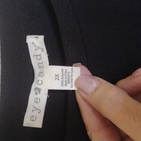 Black and White flowy bottom sweater top shirt - Picture 3 of 3